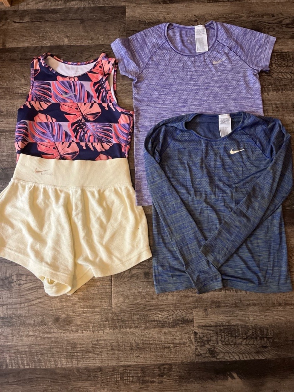 Nike Dri-FIT Women’s Activewear Set Tops & Shorts Size M